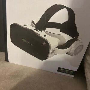Black and White VR Headset
